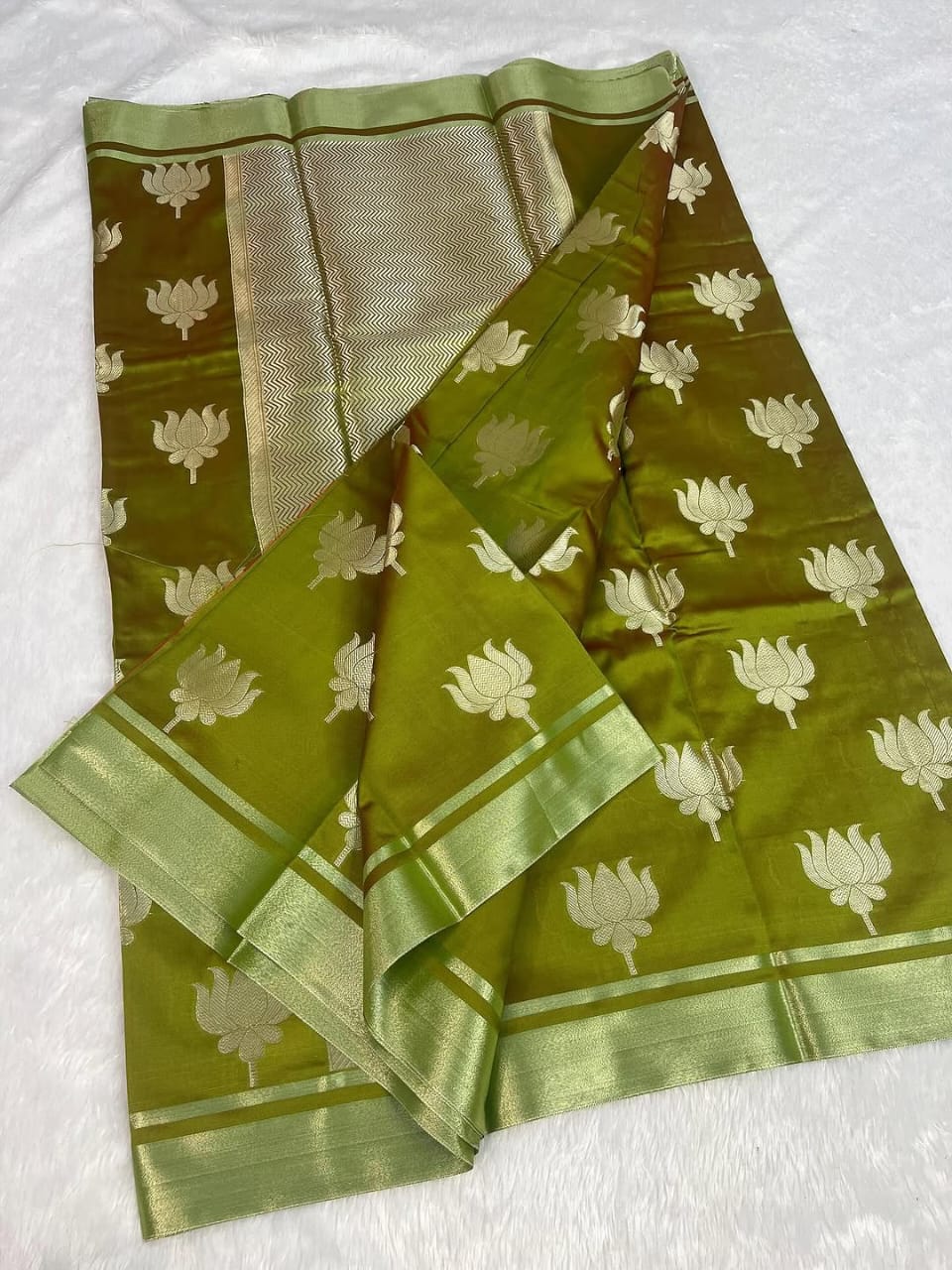 Aura Silkway Banarasi Katan Silk Saree