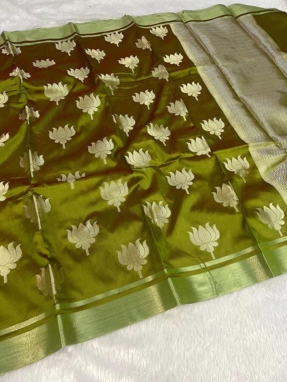Aura Silkway Banarasi Katan Silk Saree