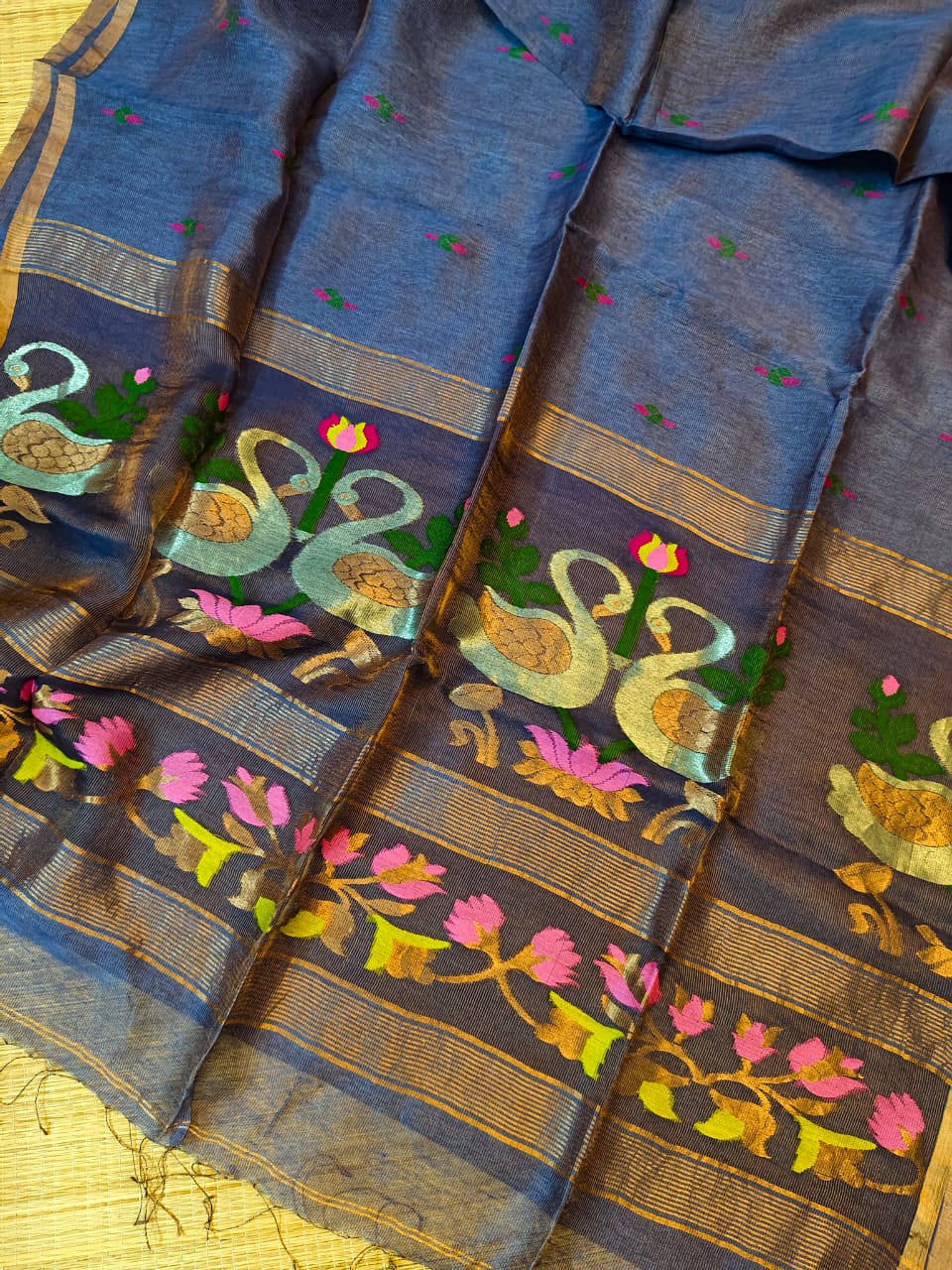Hriday Dhwani Linen Banarasi Saree