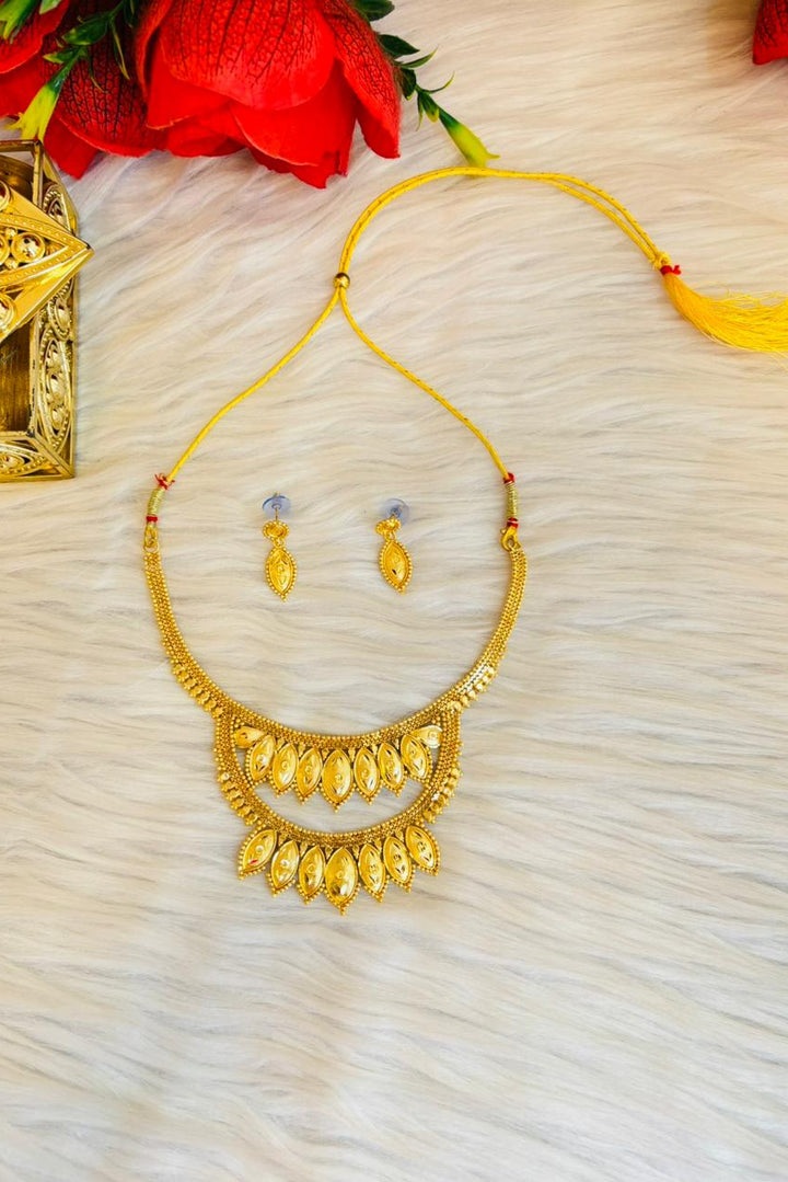 Rajswarn Necklace Set(Jewellery)