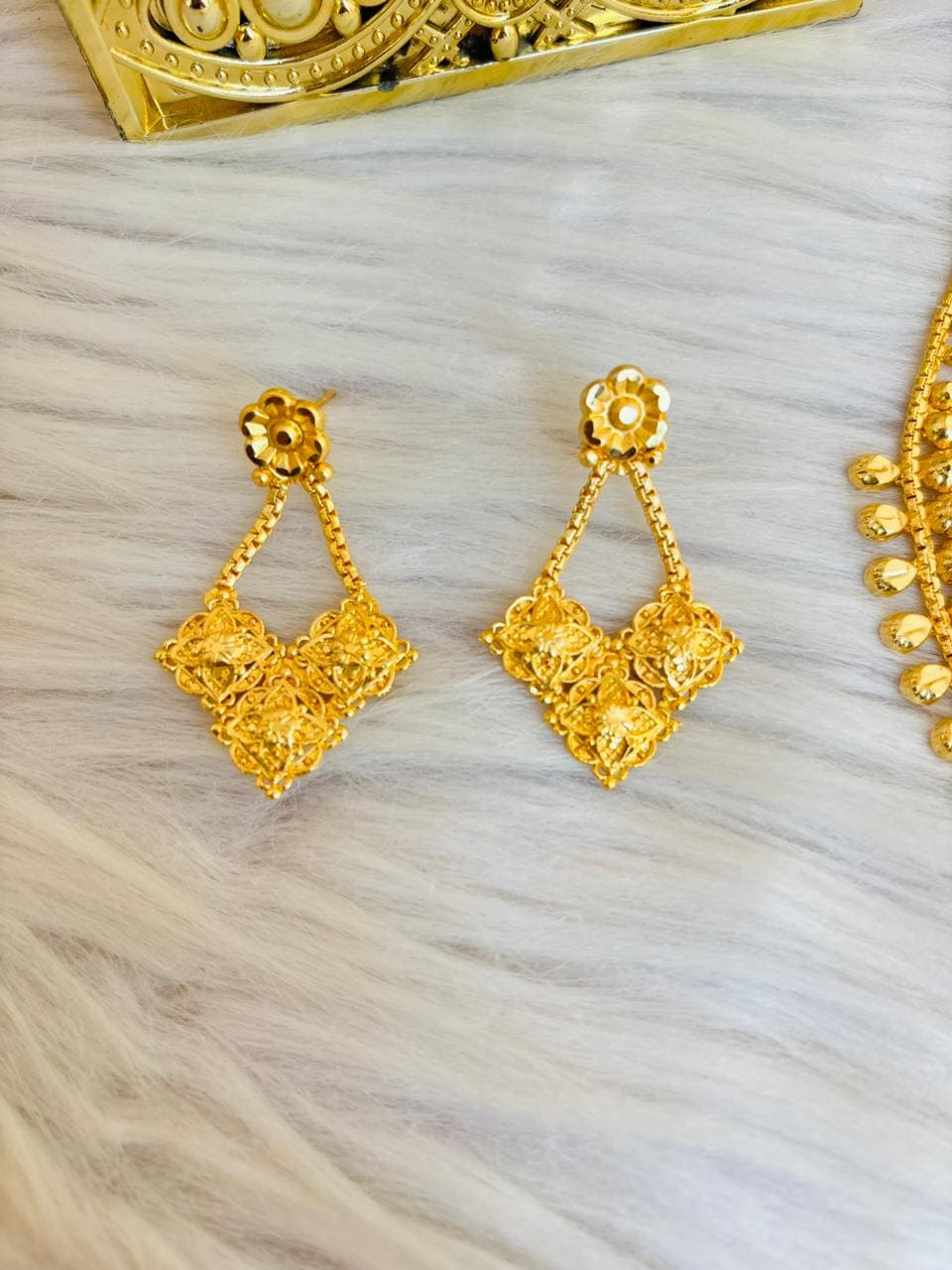 Rich And Trendy -Statement Necklace Set(Jewellery)