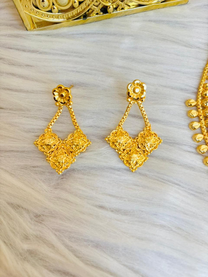 Rich And Trendy -Statement Necklace Set(Jewellery)