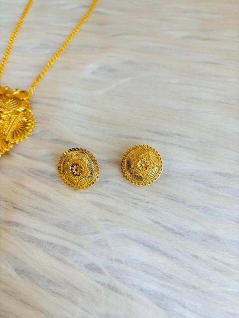 Divyara- Gold Plated Tie Chain With Pendant Set