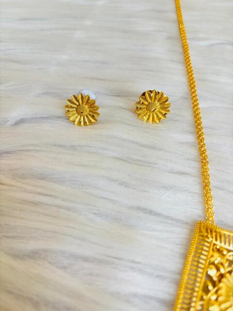 Anvika - Gold Plated Tie Chain With Pendant Set