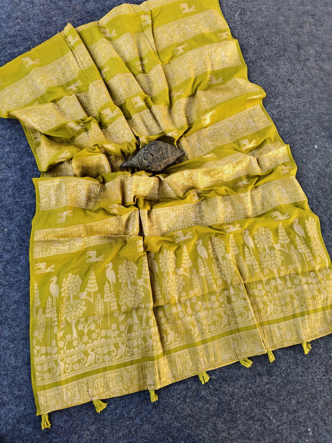 Floral tribute Designer Moonga Silk Saree