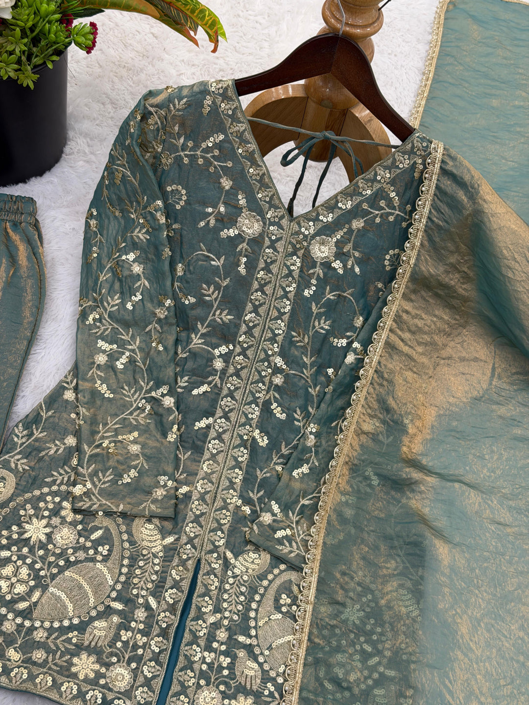 Rule the World  Partywear Kurti Set