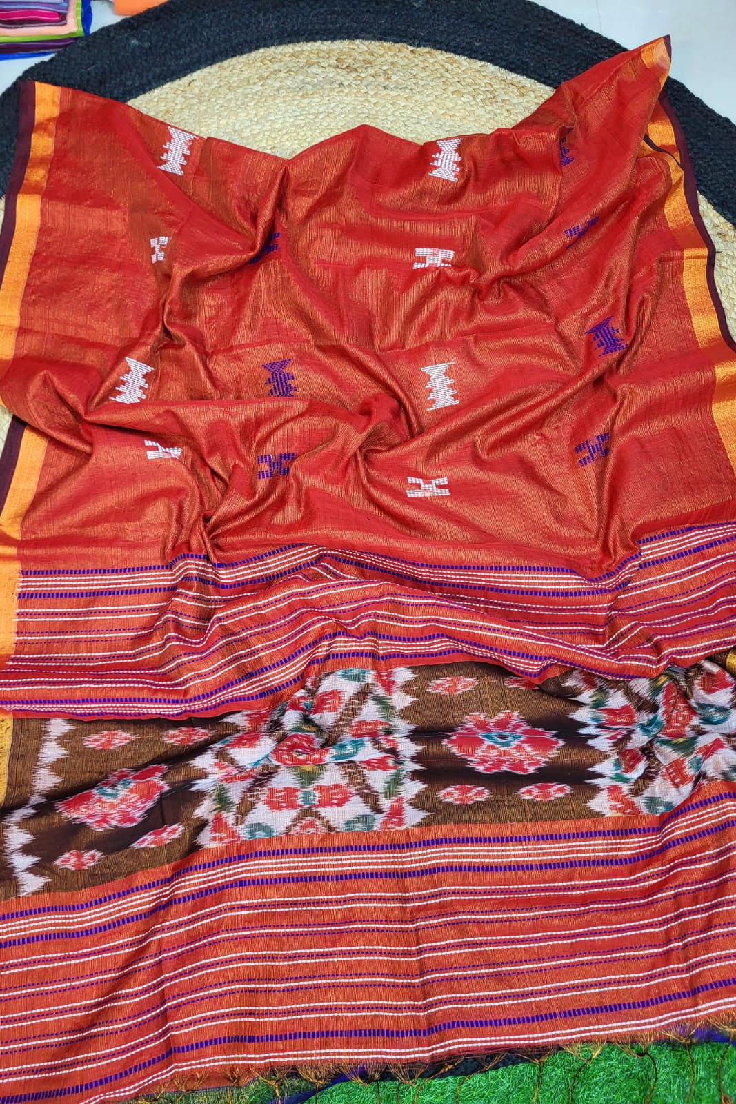 Oithijjo Rekha Kotki Cotton Silk Tissu Saree