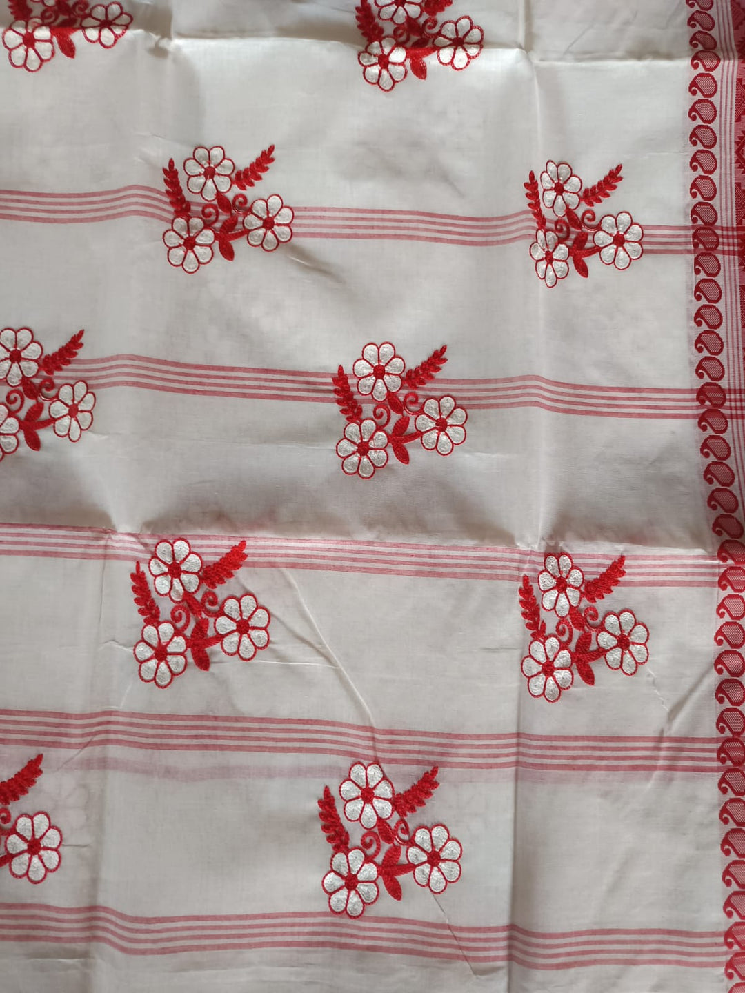 Ashtami Tangail Tant Cotton Saree(Flower Bouquet Embroidery)