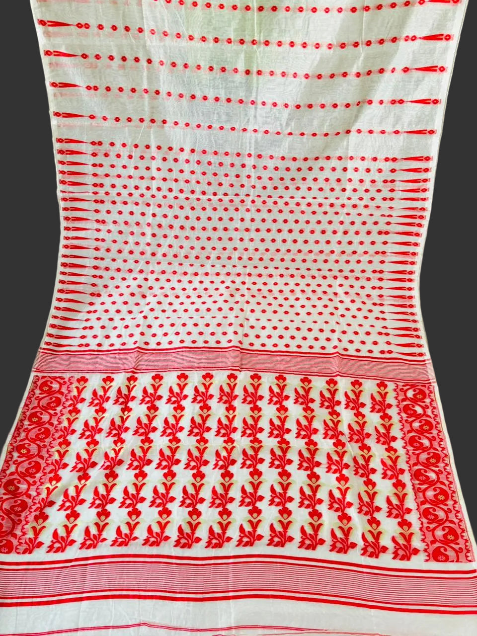 Moner Alo-Bengal Jamdani Saree (White Saree Red Border)