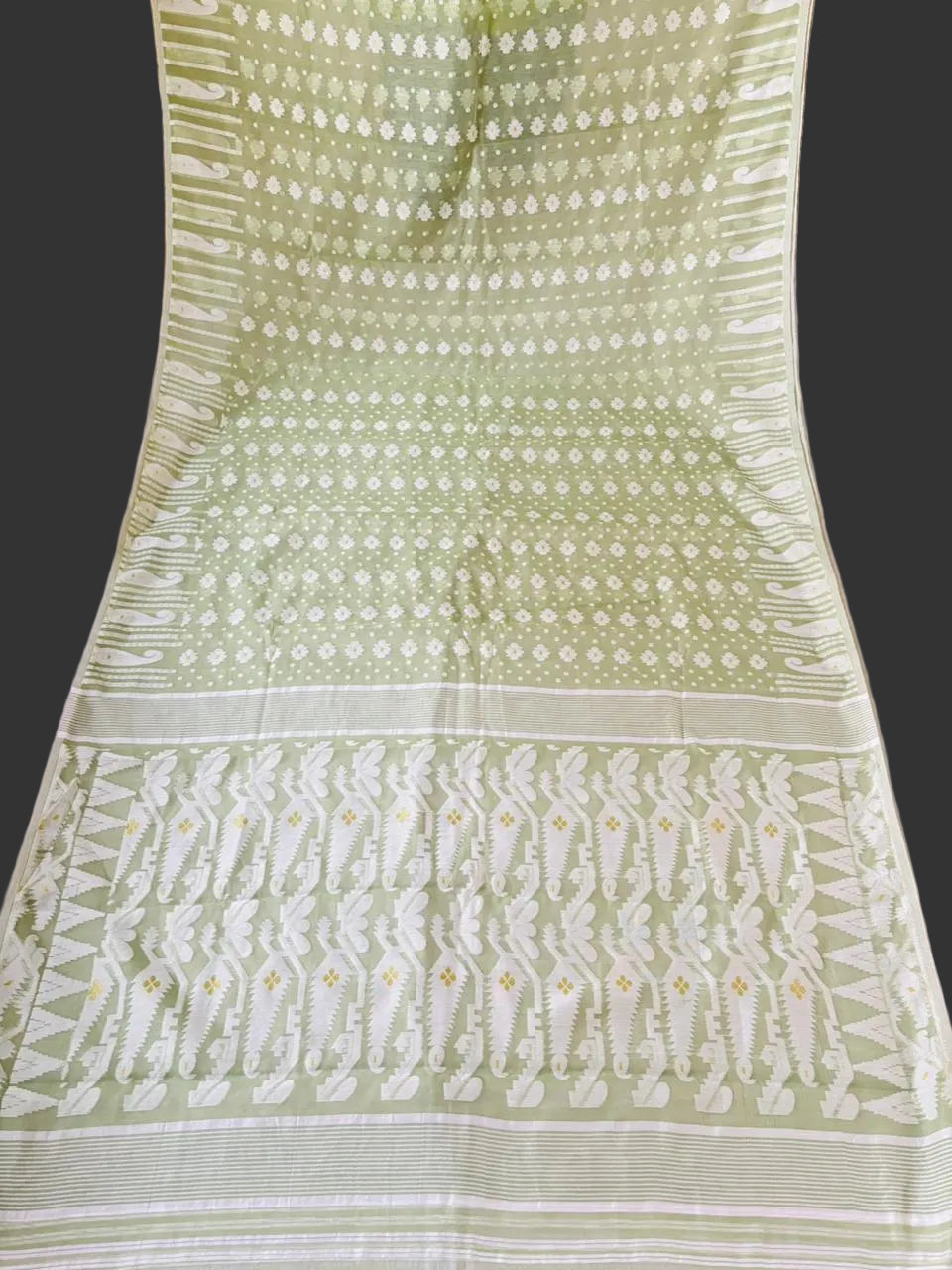 Moner Alo-Bengal Jamdani Saree (Pista)