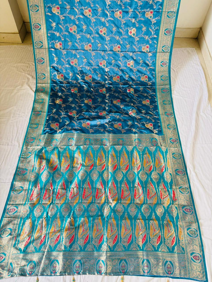 Trendsetting Aura(Satin Silk Saree)