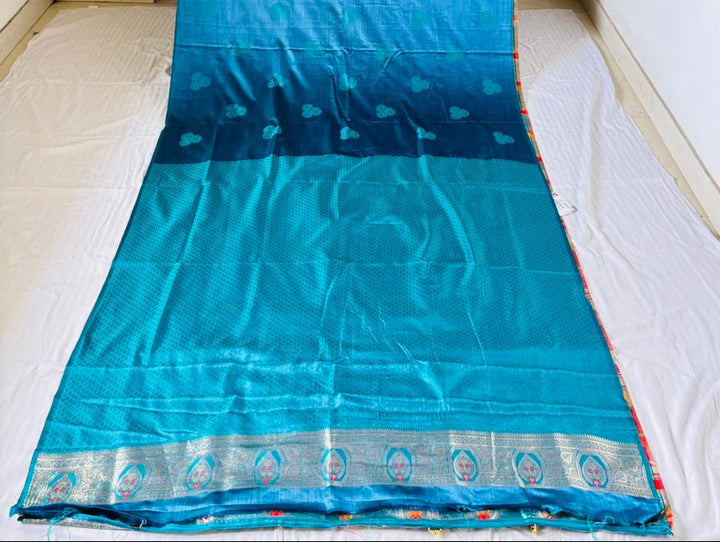 Trendsetting Aura(Satin Silk Saree)