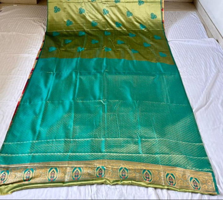 Trendsetting Aura(Satin Silk Saree)