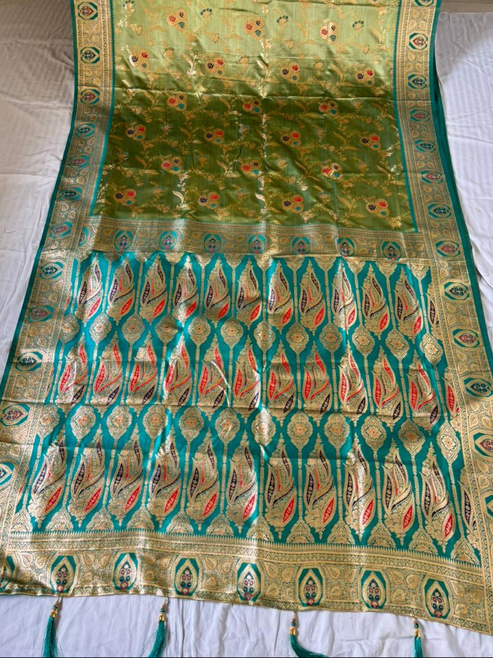 Trendsetting Aura(Satin Silk Saree)