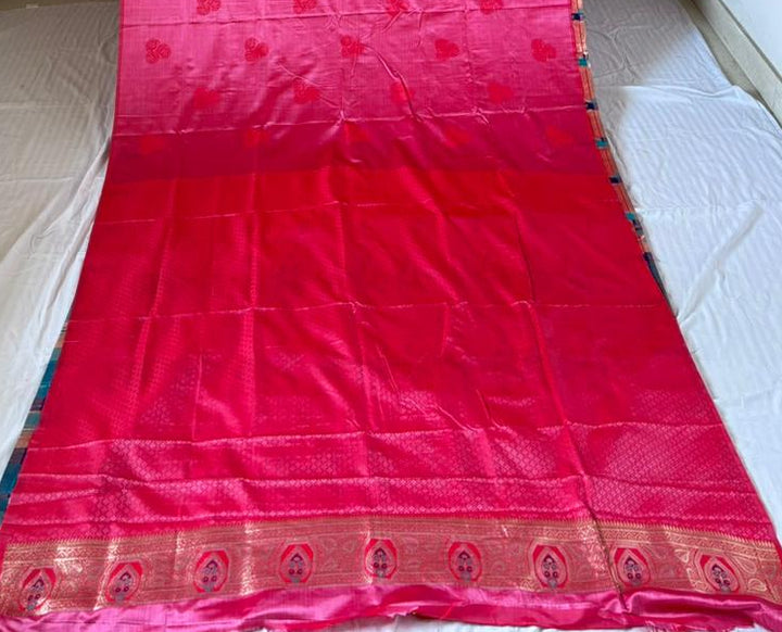 Trendsetting Aura(Satin Silk Saree)