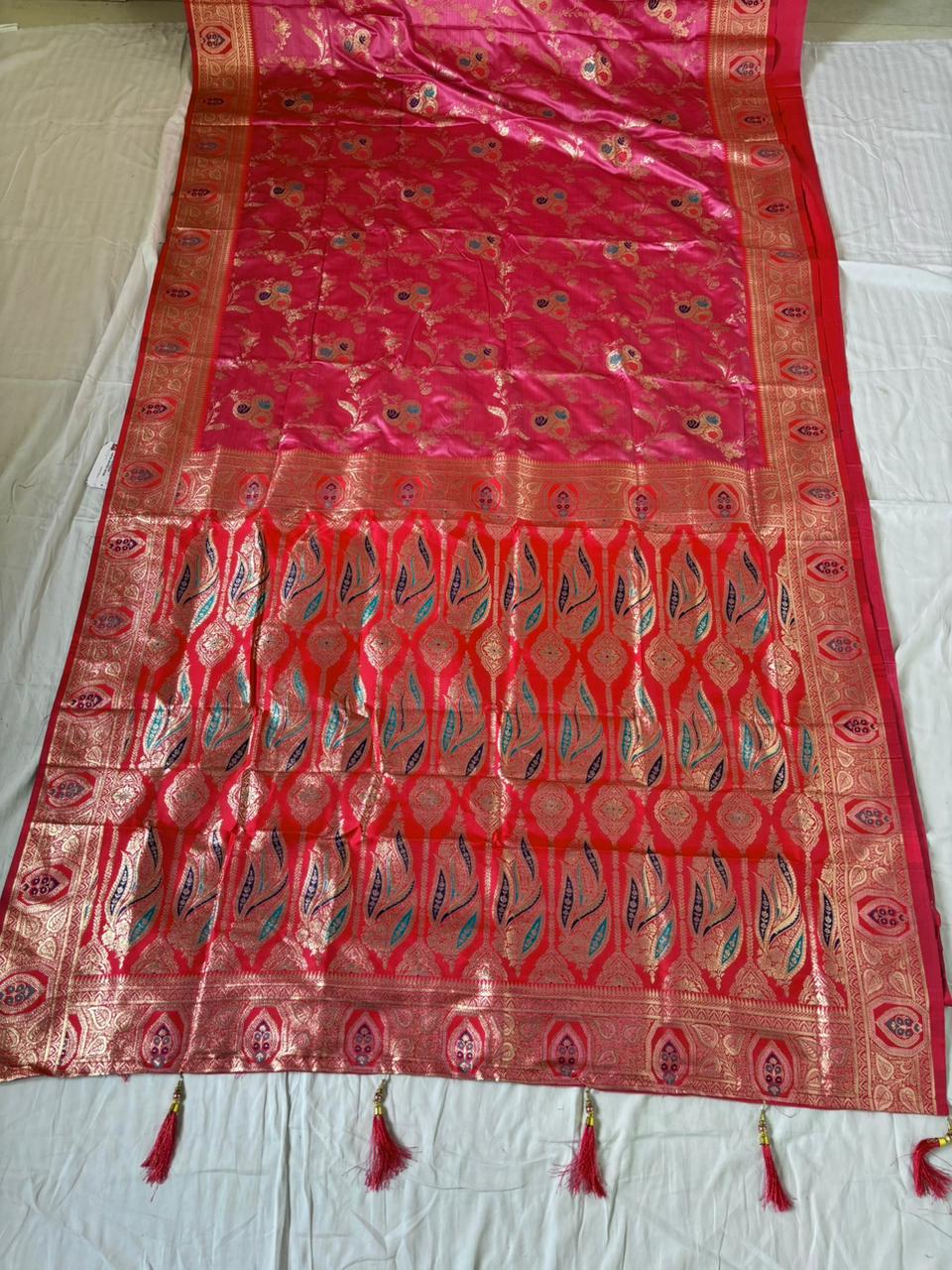 Trendsetting Aura(Satin Silk Saree)