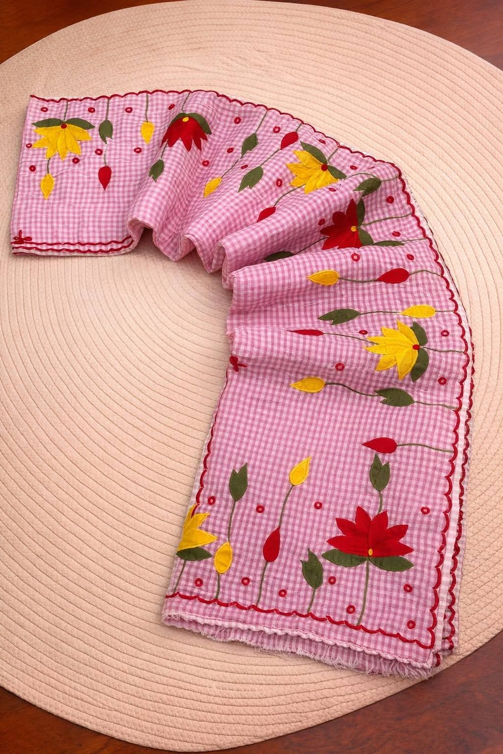 Padyo Pata Kota Applique Gulabi Saree