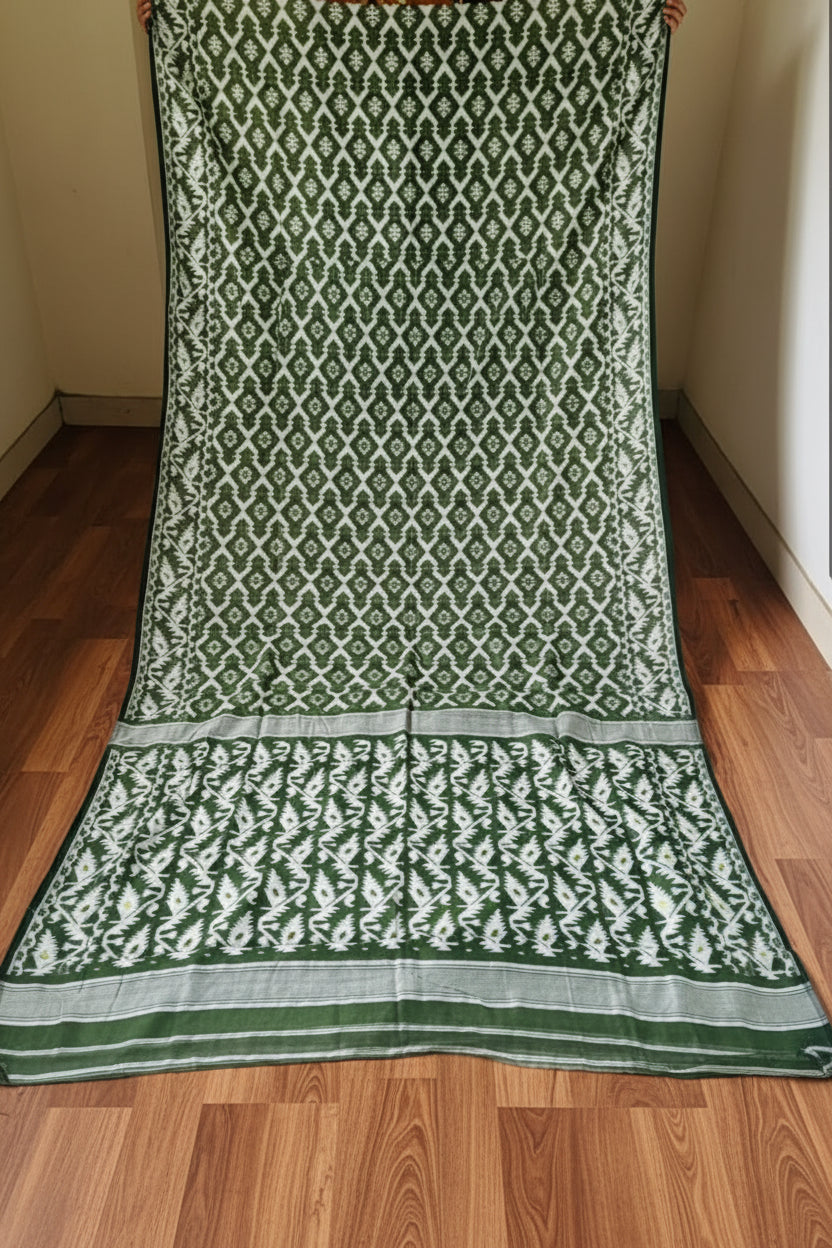 Neel Komol ( নীল কমল )Bengal Jamdani Saree(White & Green )