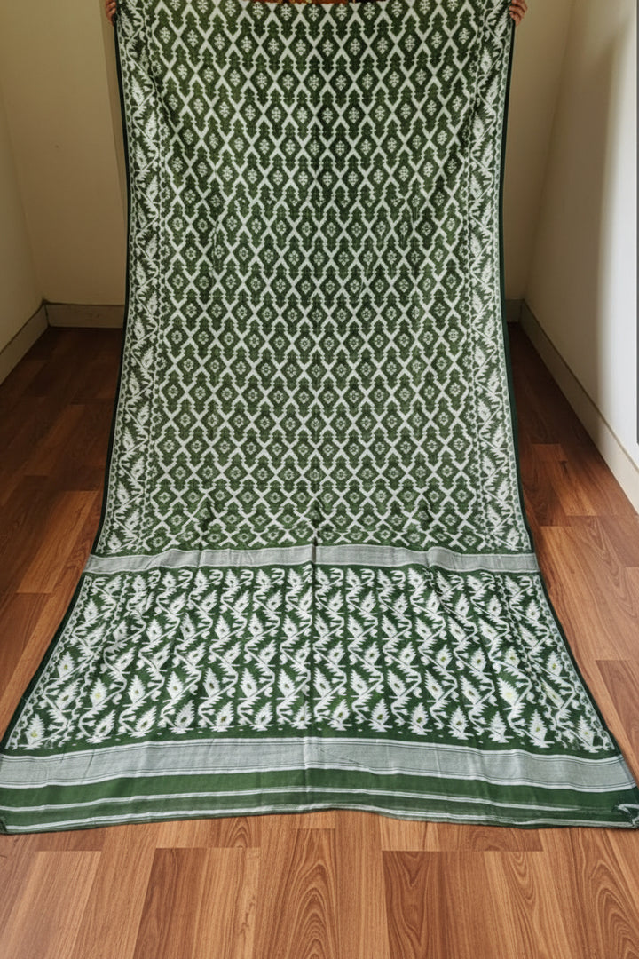 Neel Komol ( নীল কমল )Bengal Jamdani Saree(White & Green )