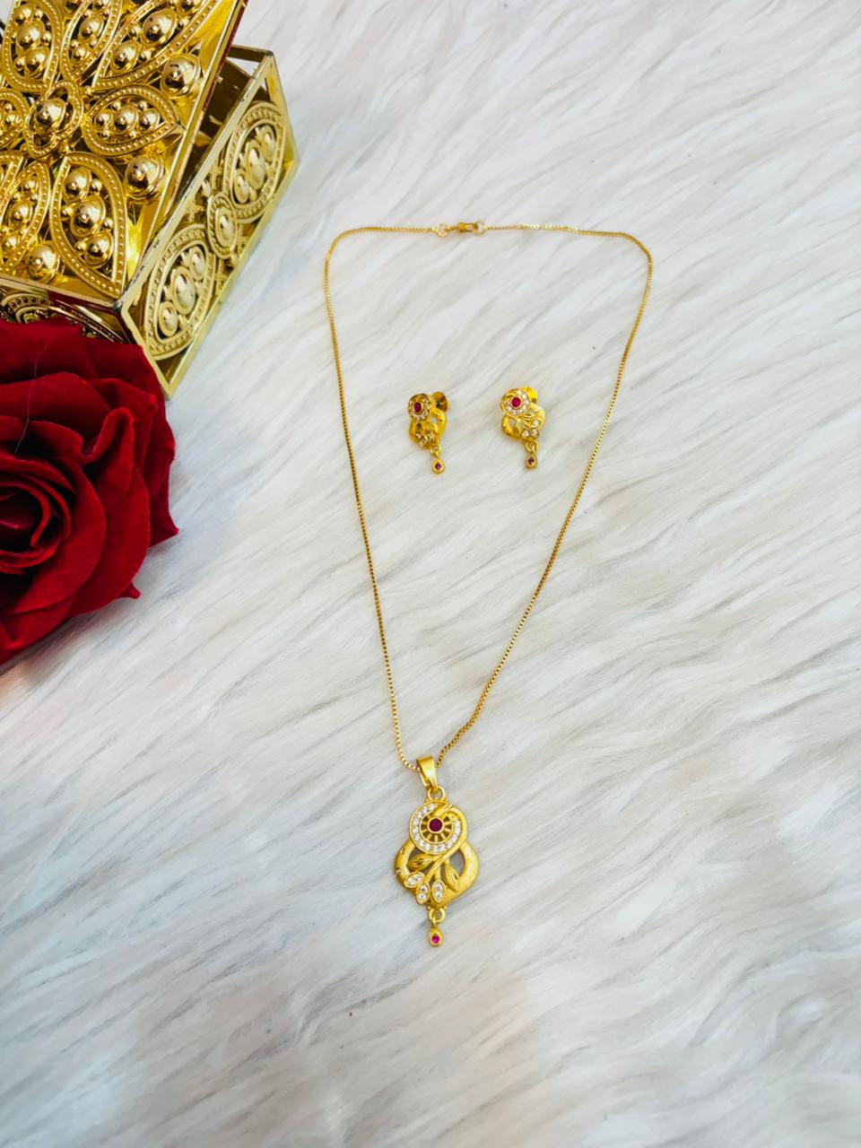 Peak Beuty-Gold Plated Chain and Locket Set
