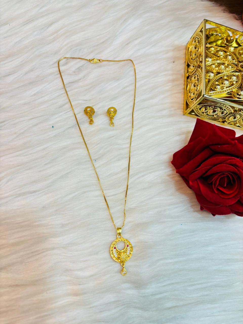 Feminine Elegance Gold Chain And Pendant Set