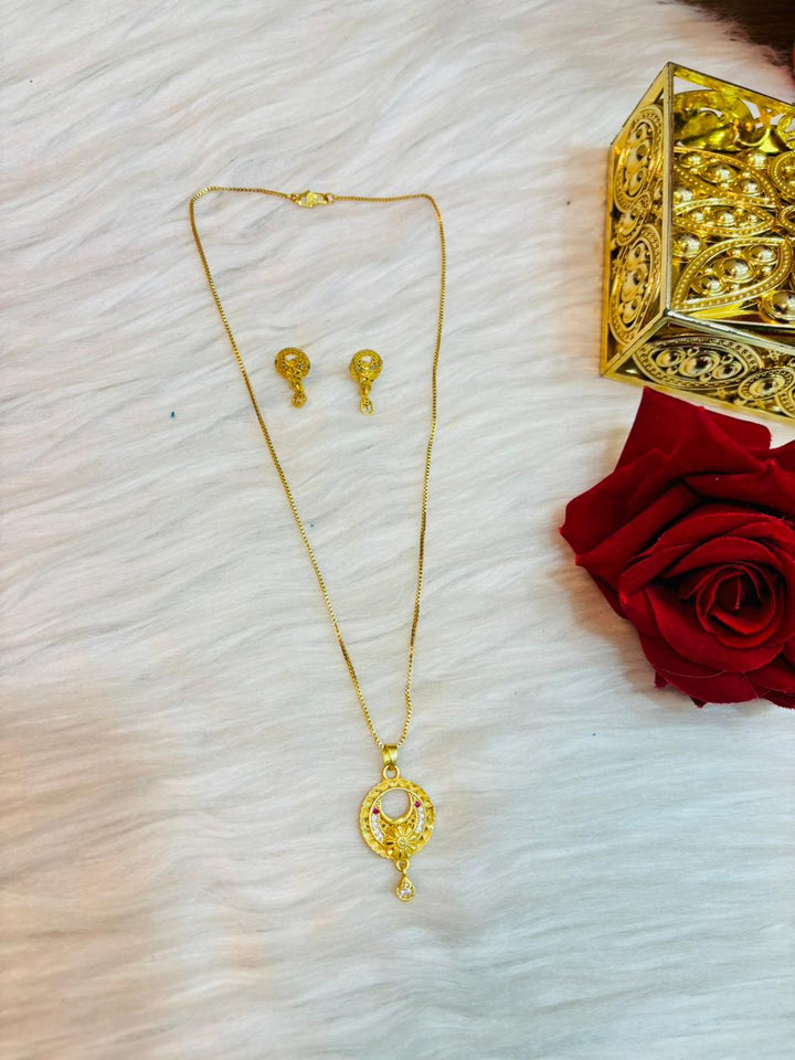 Feminine Elegance Gold Chain And Pendant Set