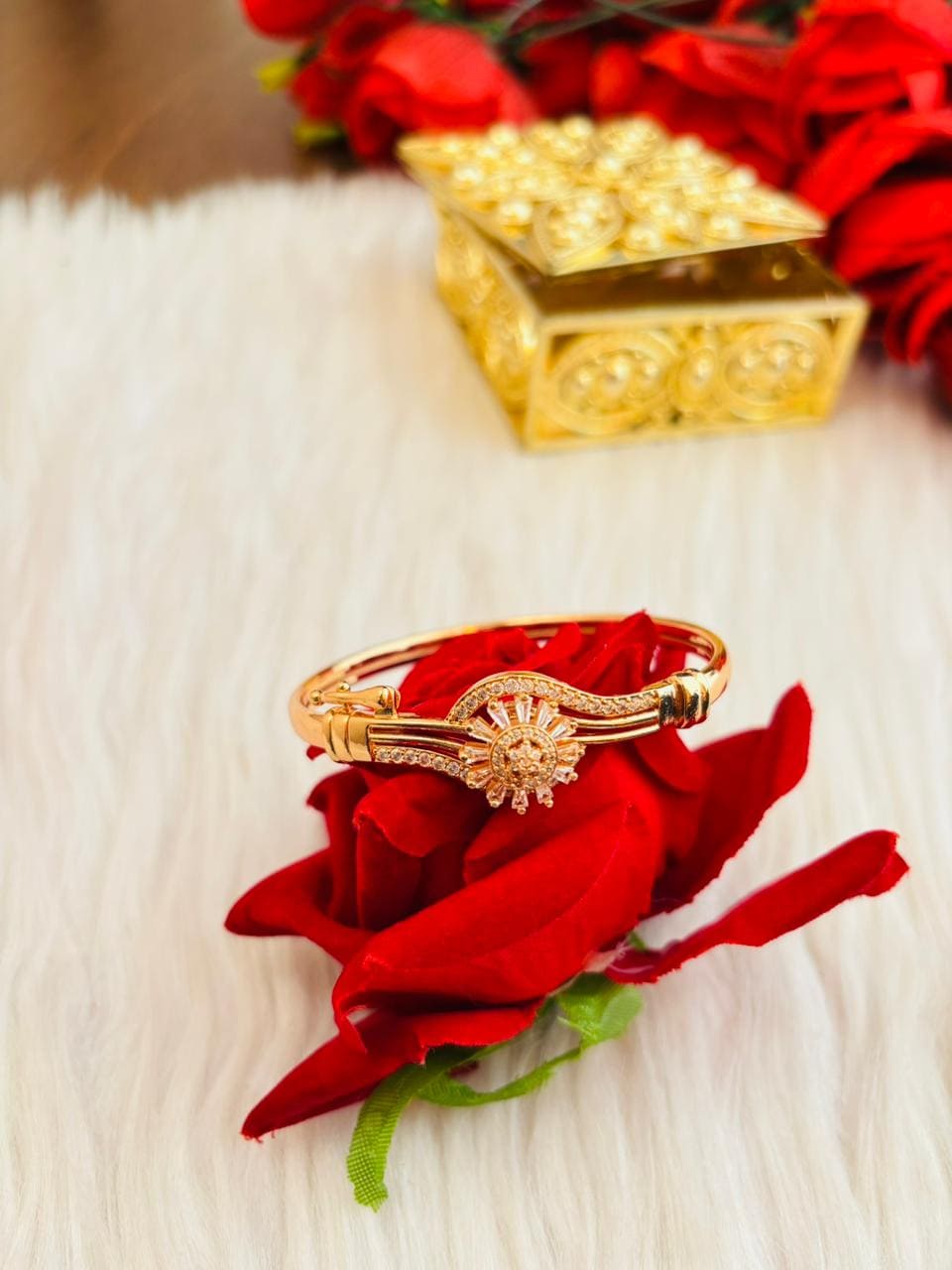 Style That Trends Sleek Bracelet