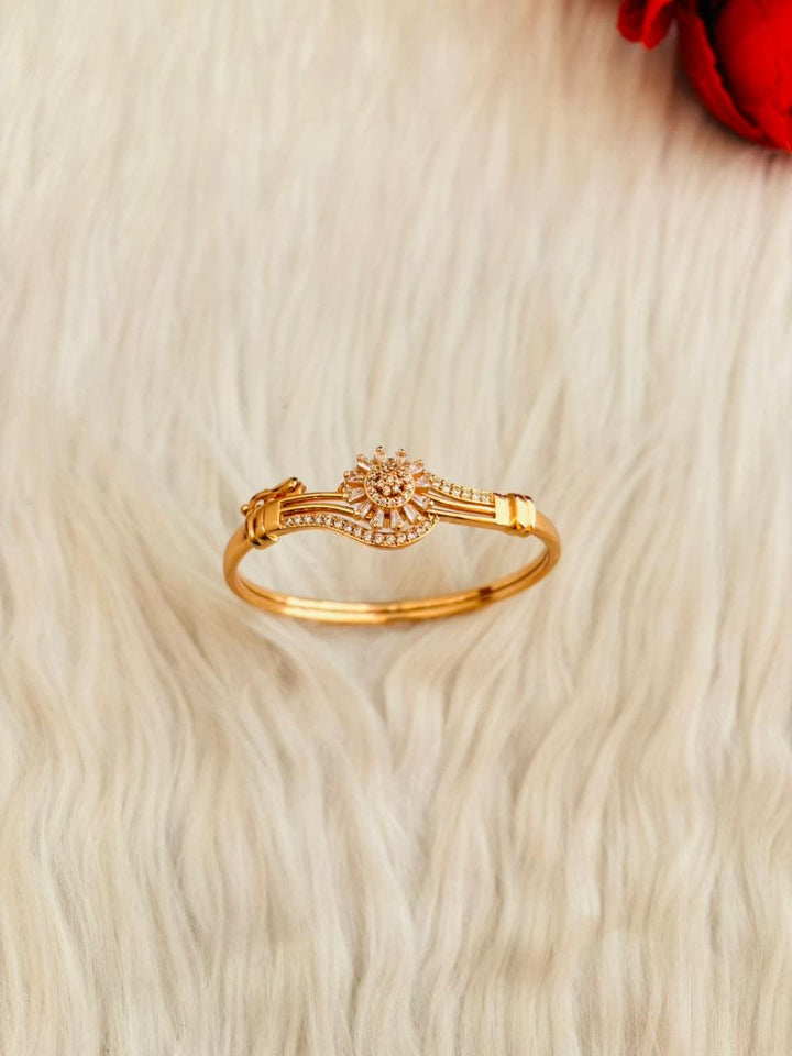 Style That Trends Sleek Bracelet