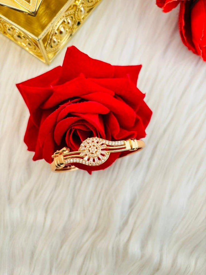 Style That Trends Sleek Bracelet