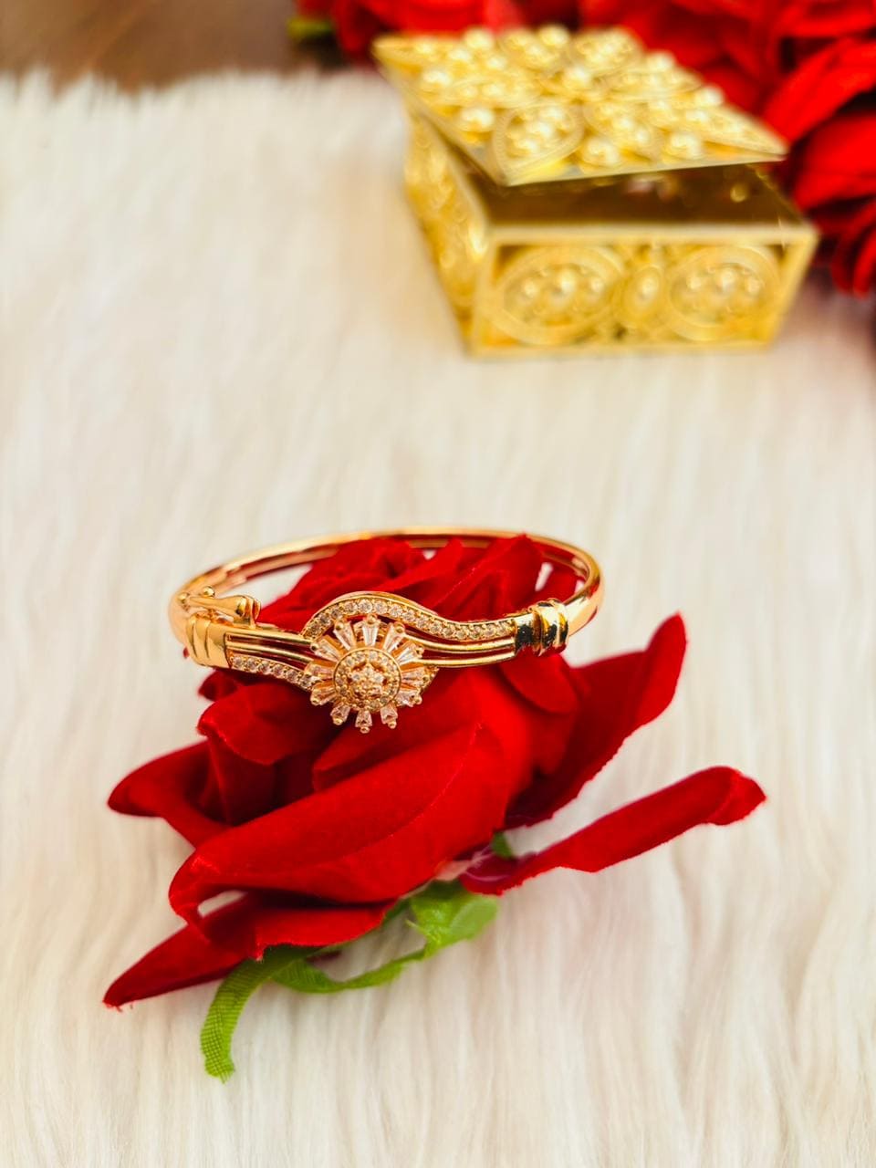 Style That Trends Sleek Bracelet