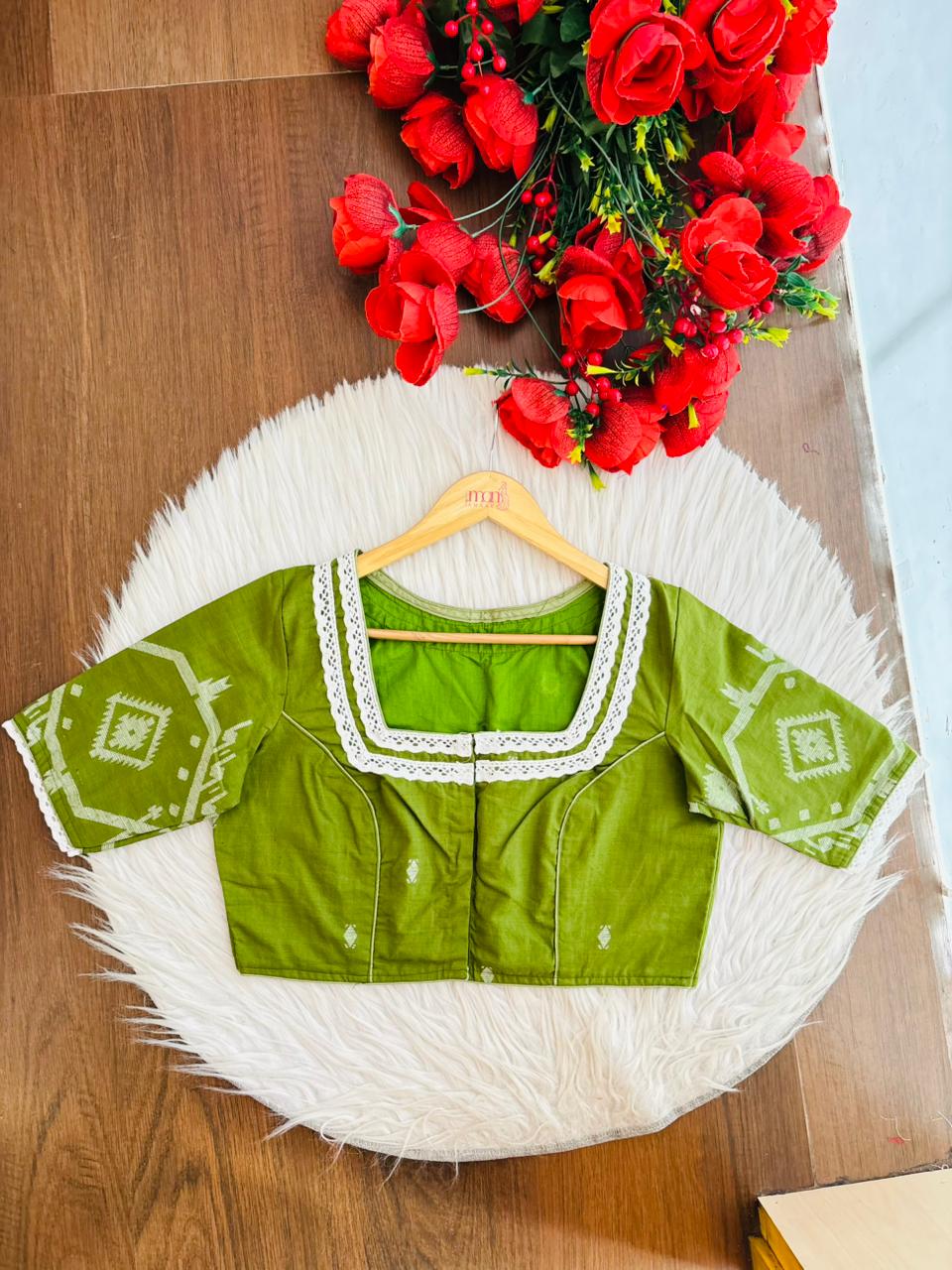 Bong Crush Jamdani (Designer Blouse)
