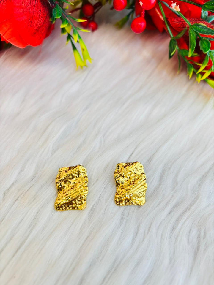 Classy Look- Metal Earrings