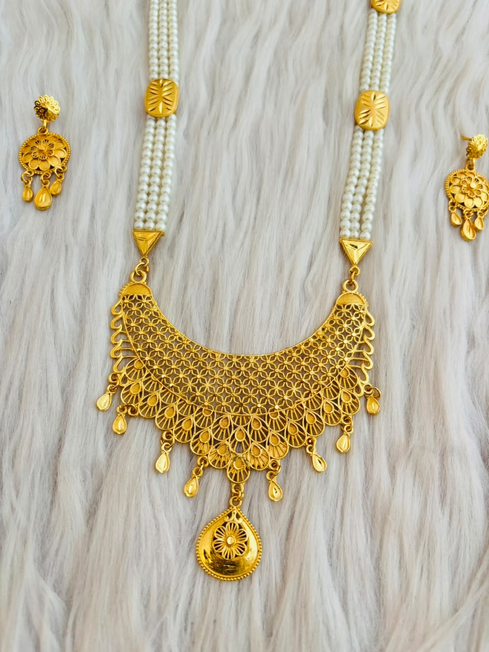 Debangana Necklace & Earring Set