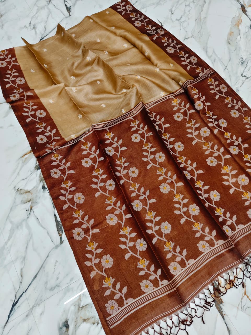 Purabi Prabha Gachi Tussar Banarashi  Saree