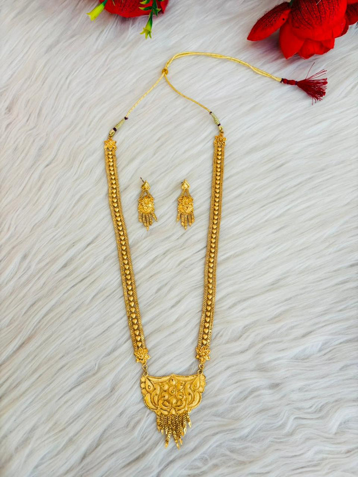Wears Sunshine-Necklace & Earring Set
