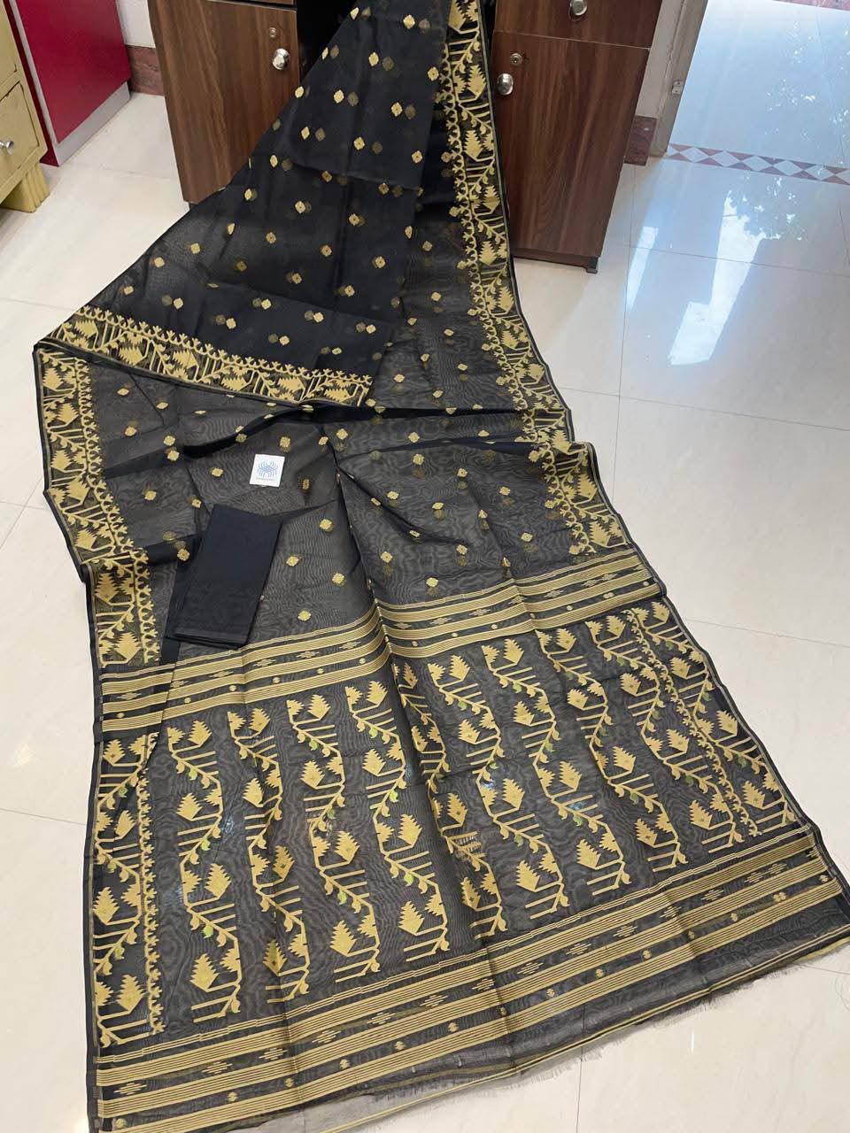 Ektu Bikel Karat Dhakai Jamdani Saree