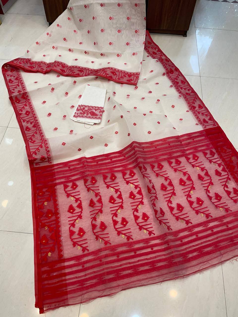 Ektu Bikel – Karat Dhakai Jamdani Saree with Designer Cotton Blouse Combo