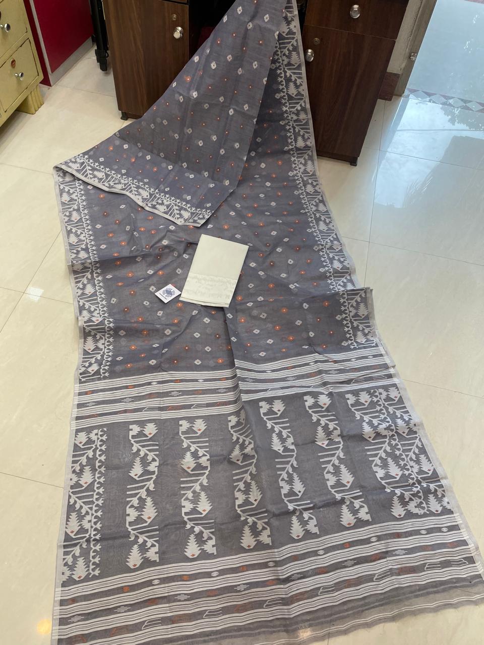 Ektu Bikel Karat Dhakai Jamdani Saree