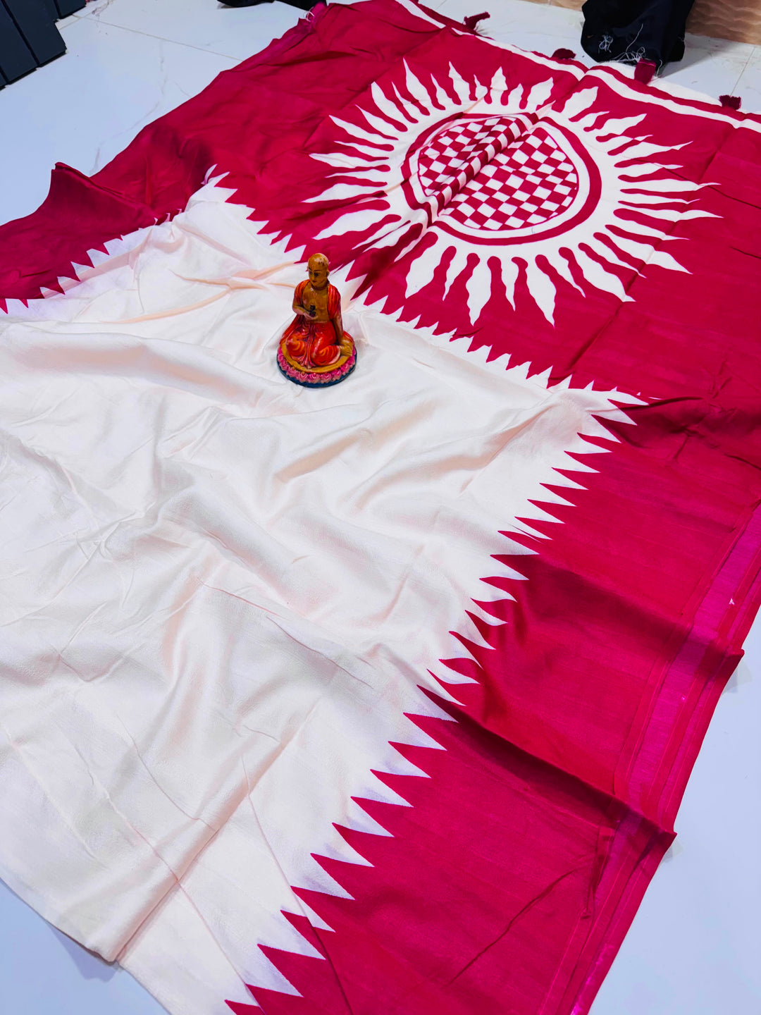 Dhaker Taale Matka Khadi Bapta Print Saree