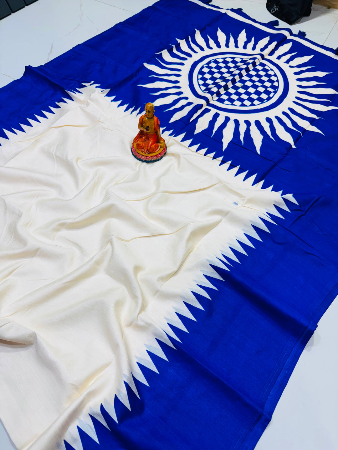Dhaker Taale Matka Khadi Bapta Print Saree