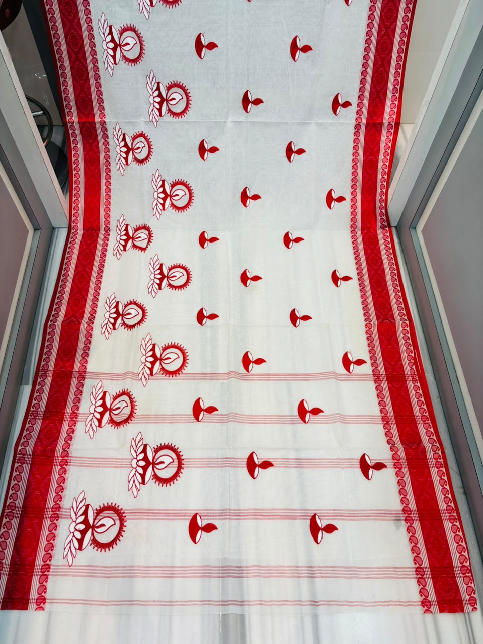 Ashtami Tangail Tant Cotton Saree (Lamp Design)