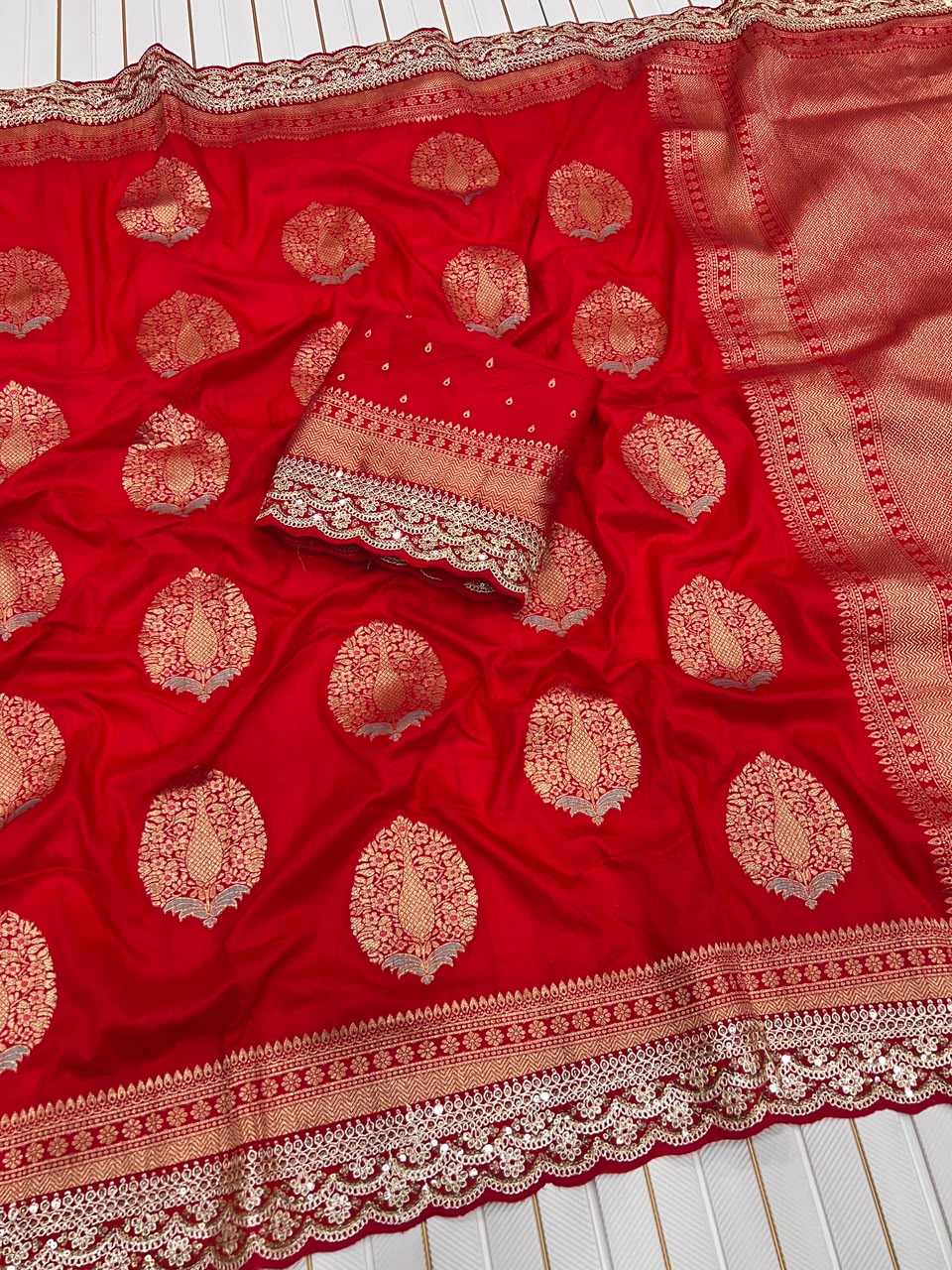 Sophisticated Elegance – Premium Dola Silk (Blended) Saree
