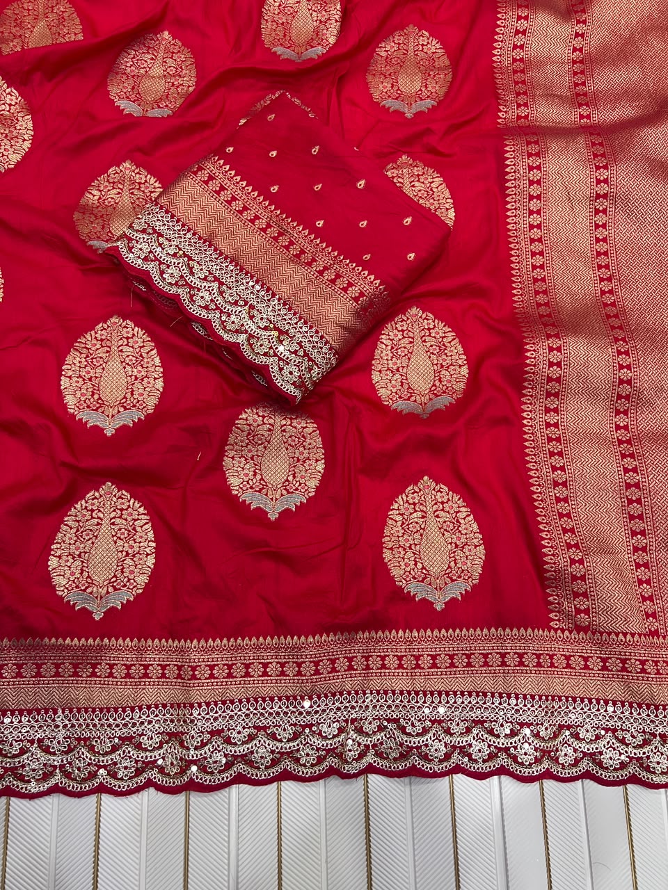 Sophisticated Elegance – Premium Dola Silk (Blended) Saree