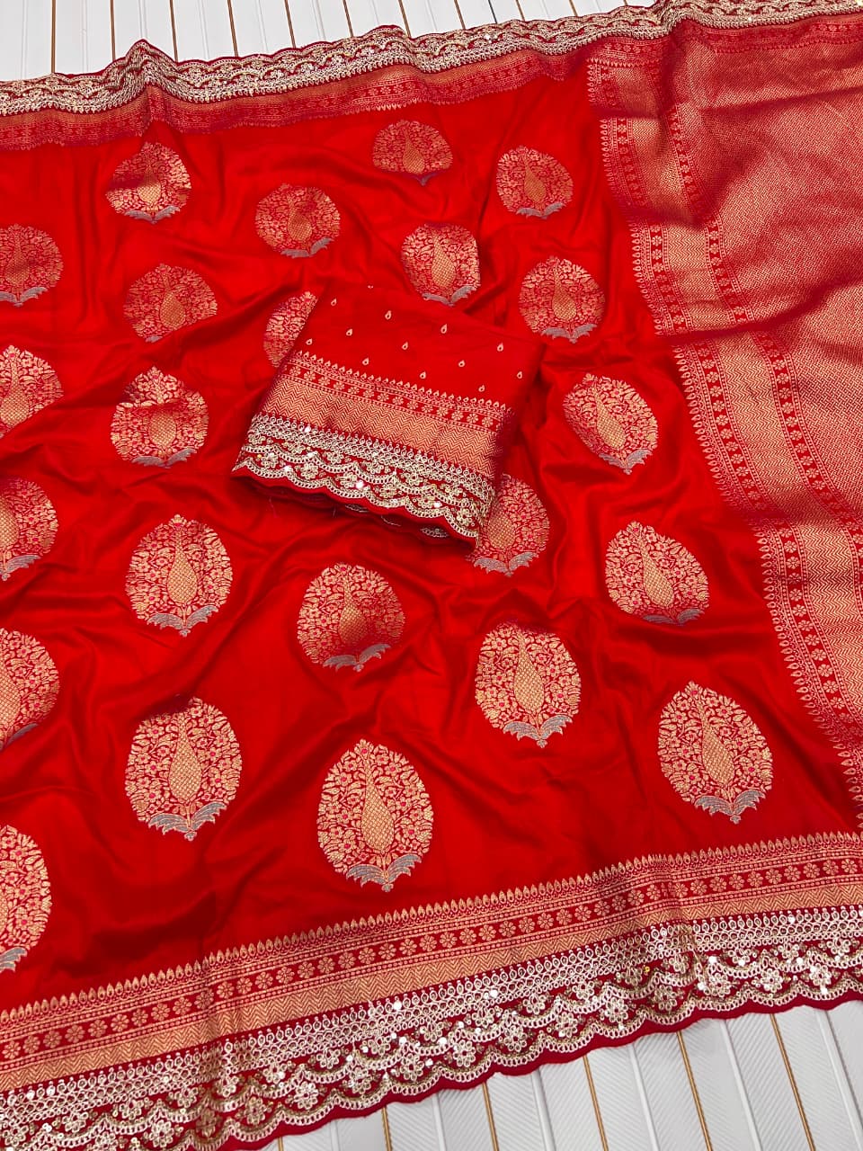 Sophisticated Elegance – Premium Dola Silk (Blended) Saree