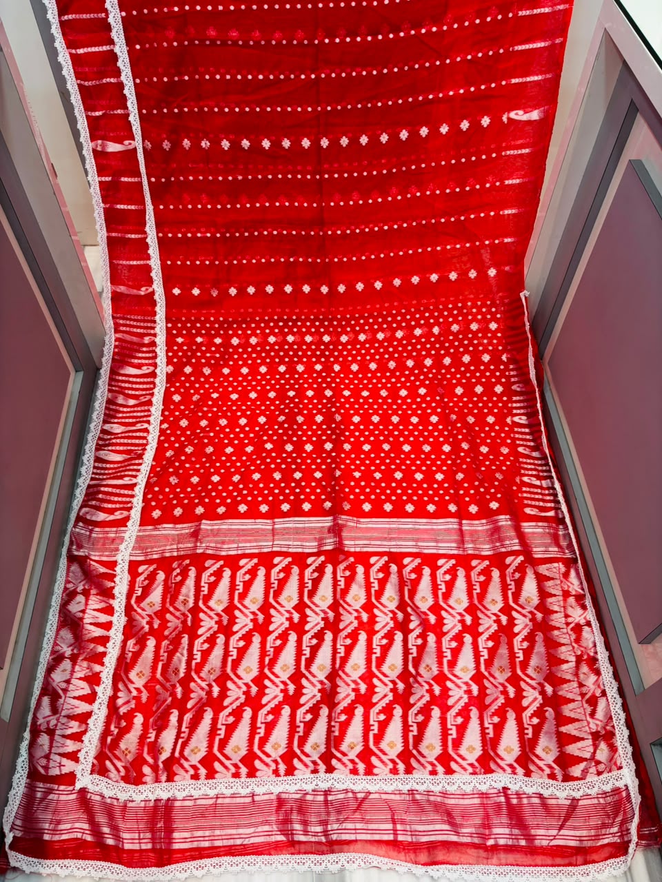 Binodini Bengal Jamdani Saree ( Red and white )
