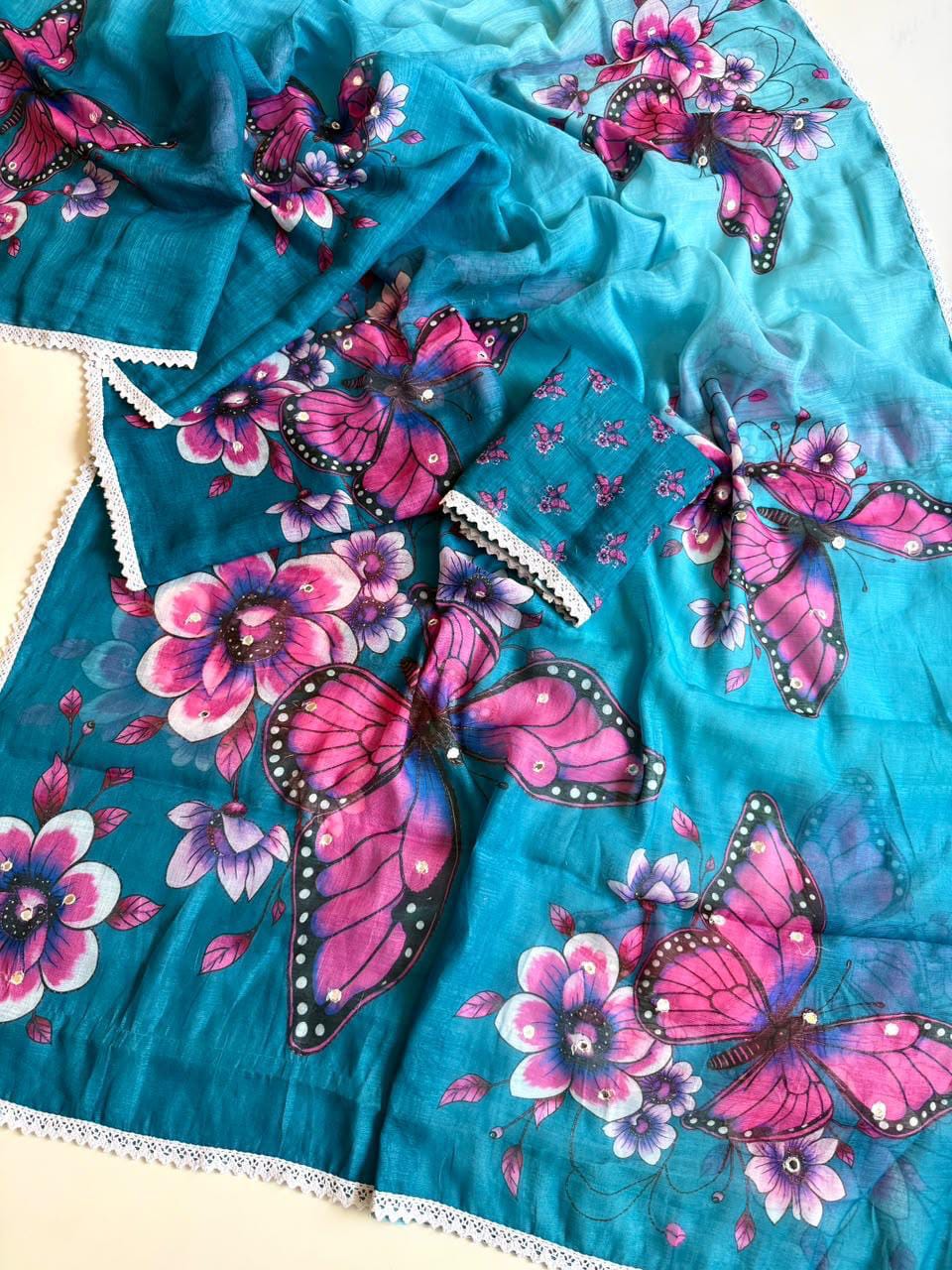 🦋 The Magic She Wears – Soft Linen Saree