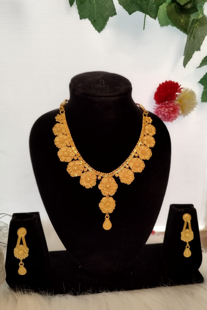 Dealing With Flowers(Gold Plated Necklace Set)