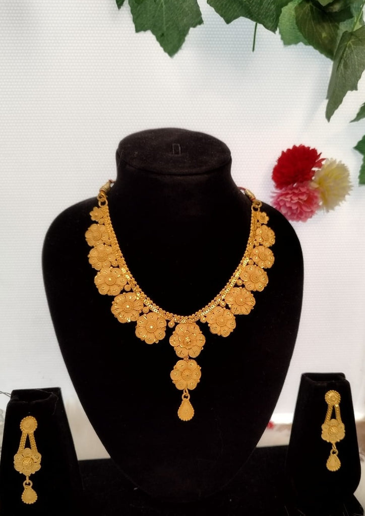 Dealing With Flowers(Gold Plated Necklace Set)