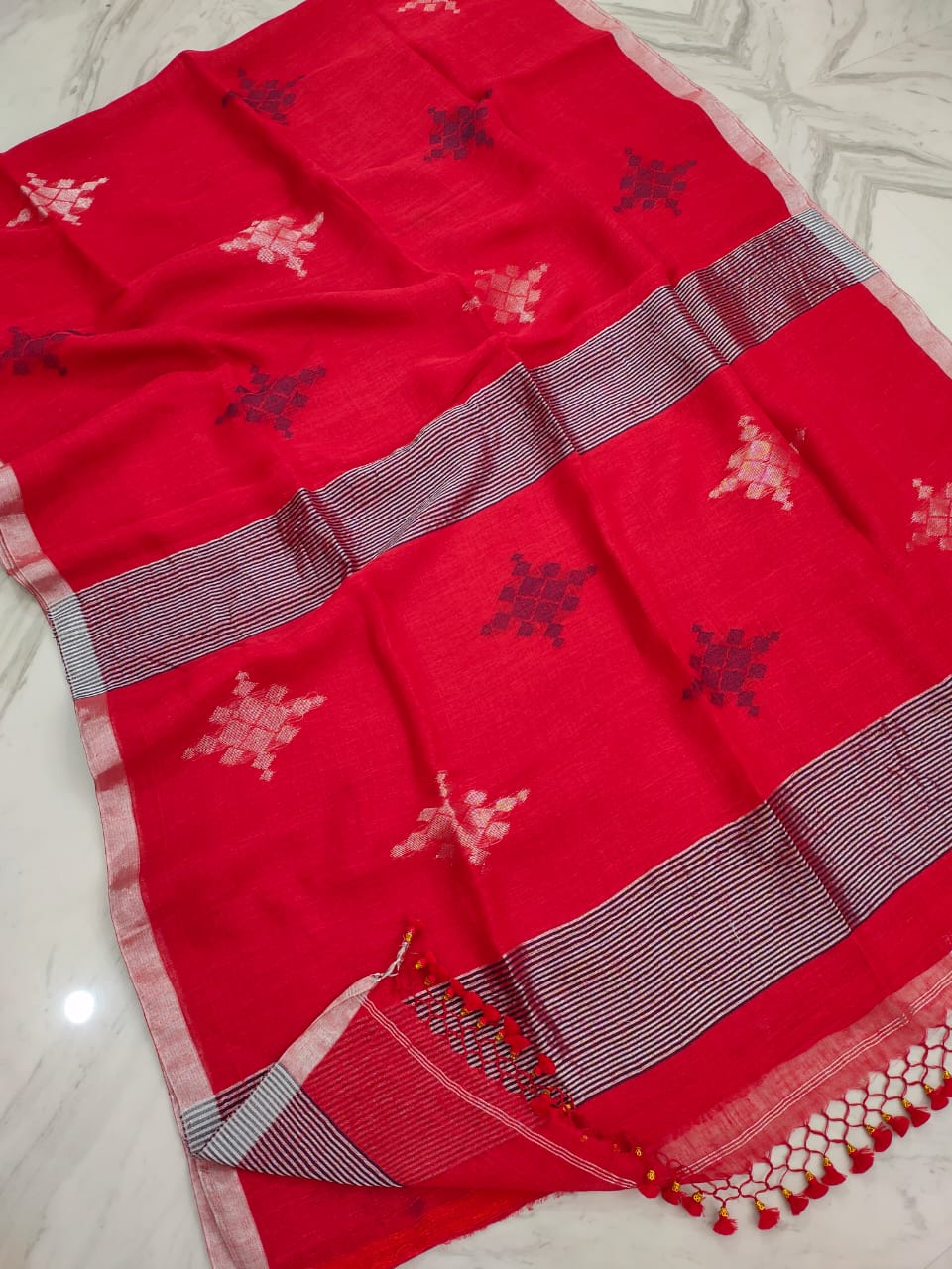 Aaravi - A Flowing River [ Linen Jamdani Saree]