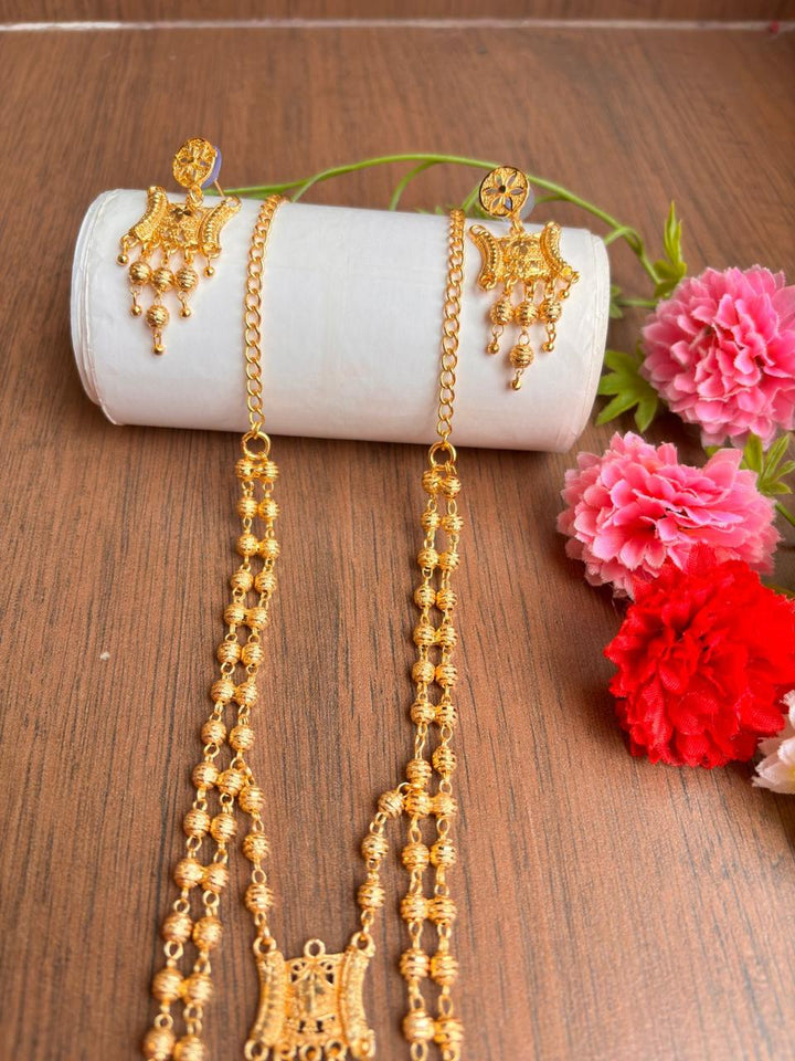 Pretty Looking Gold Plated Necklace Set